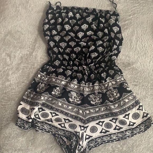 Cute black and white romper - Picture 2 of 5